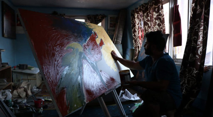 Kashmiri artist depicts suffering through paintings