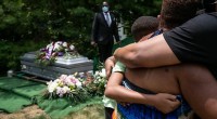 Covid: US death toll passes 200,000