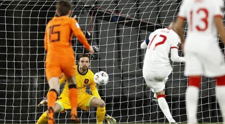 Turkey stun Netherlands in thrilling World Cup qualifier 