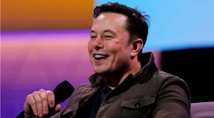 Nasa chooses SpaceX to build Moon lander