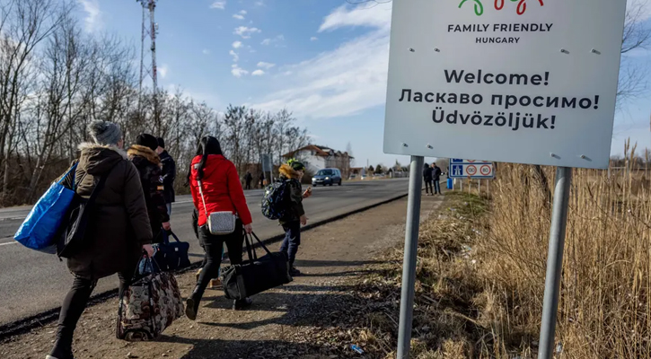 100,000 Ukrainians flee to Poland amid Russian attacks