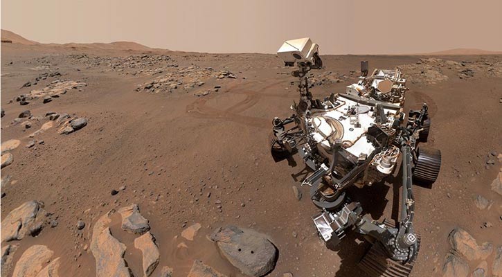 Nasa rover begins key drive to find life on Mars