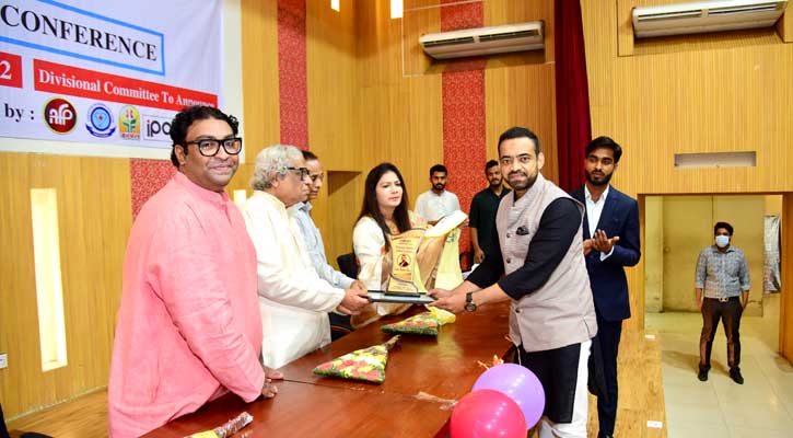Tanvir Shahriar Rimon received the DYDF Change Maker award