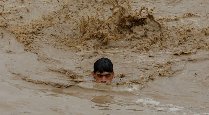 Dozens dead as heavy rains hit Pakistan