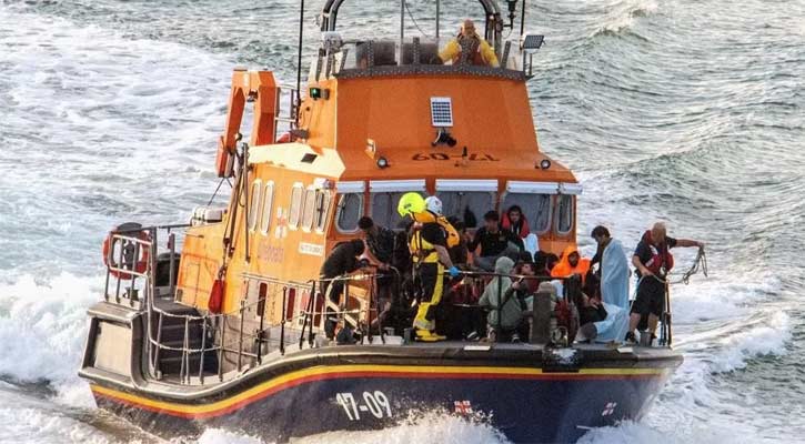 Migrant boat sinks in Channel killing six people
