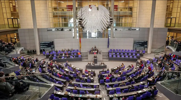 Germany's parliament approves easing dual citizenship