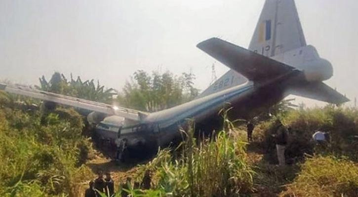 6 killed in commuter plane crash in Canada