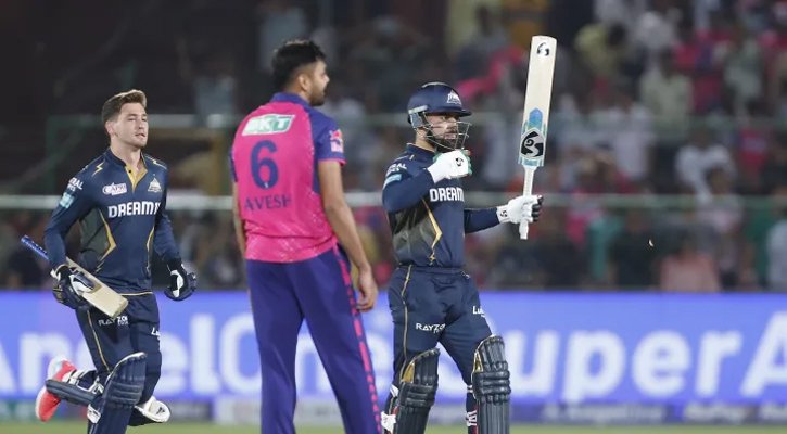 Titans win off final ball to end Royals' 100% start 