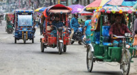 Battery-run rickshaw drivers block Ctg’s Agrabad road