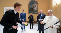 World No. 1 Jannik Sinner meets new Pope at Vatican