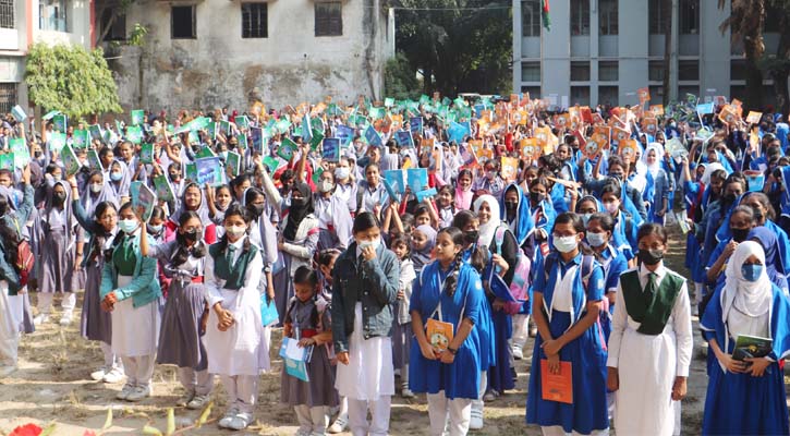 প্রধানমন্ত্রীকে ধন্যবাদ জানালো ফেনীর শিক্ষার্থীরা