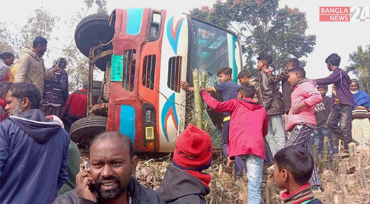 গাইবান্ধায়  বাস উল্টে আইনজীবী নিহত, আহত ১৫