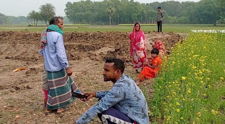 তিন ফসলি জমির মাটি যাচ্ছে ইটভাটায়! 