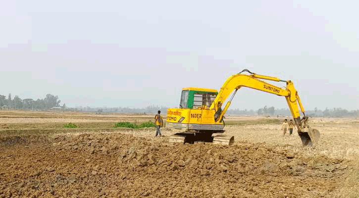 খেলার মাঠ কেটে পুকুর খননের অভিযোগ তদন্তের আদেশ