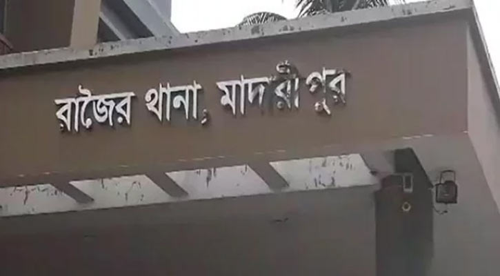 গলায় মাংসের হাড় আটকে যুবকের মৃত্যু