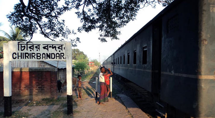 সিগন্যাল পোস্টে ধাক্কা লেগে ট্রেন যাত্রীর মৃত্যু 