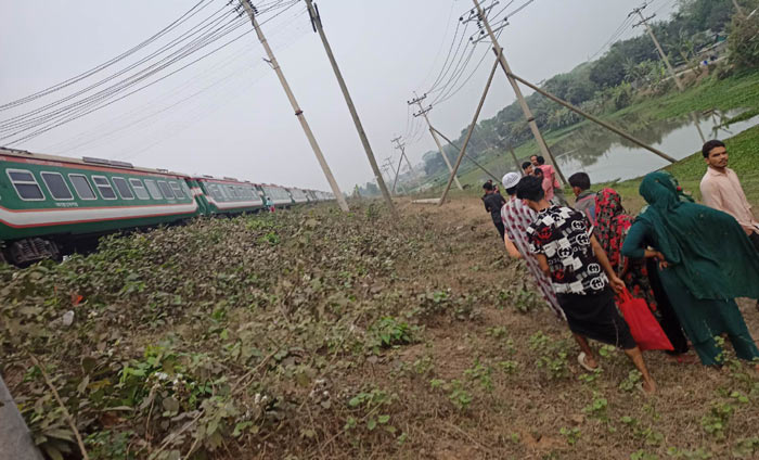 ঘোড়াশালে ট্রেনের ধাক্কায় অজ্ঞাত নারীর মৃত্যু