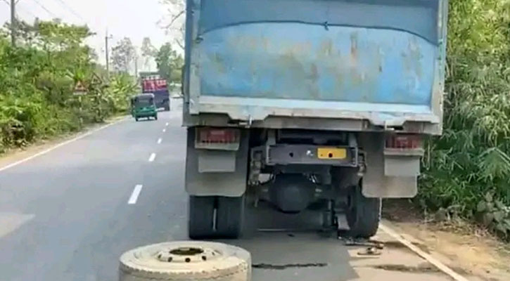 ট্রাকের চাকা বিস্ফোরণে হেলপারের মৃত্যু