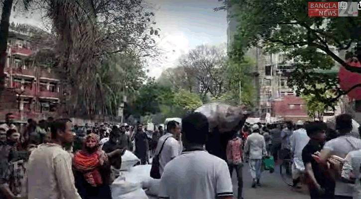বঙ্গবাজার এলাকার আশপাশের সড়কে যান চলাচল বন্ধ