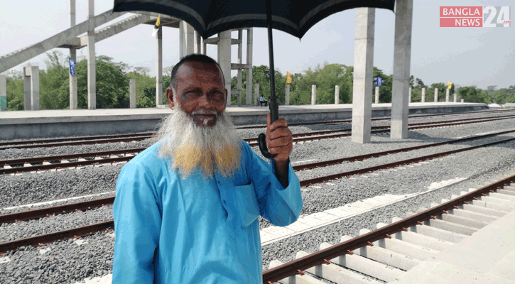 'ট্রেন দেখতে আসছি'