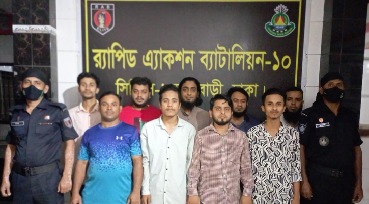 পল্টনে ৯ মোবাইল চোরাকারবারি আটক