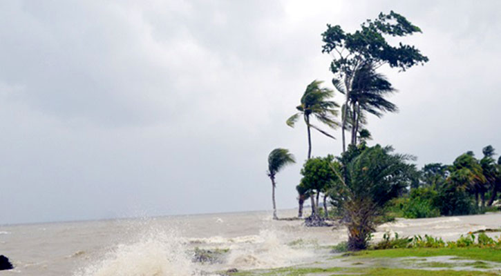 চার অঞ্চলের নদী বন্দরে সতর্কতা সংকেত