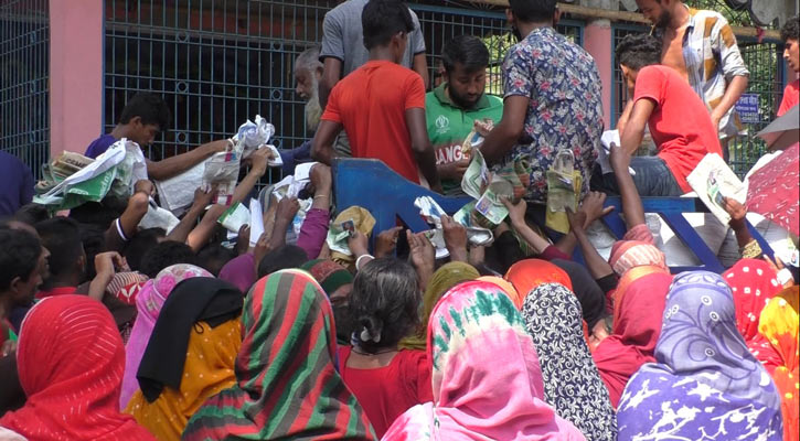 নড়াইলে টিসিবি কার্ডে নয়ছয়, মালামাল পাচ্ছে না কার্ডধারীরা