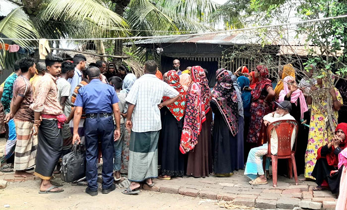 সাঁতরে নদী পার হতে গিয়ে ভ্যানচালক নিখোঁজ