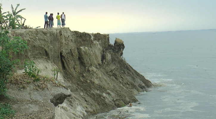 নাগরপুরে যমুনা নদীতে অসময়ে তীব্র ভাঙন