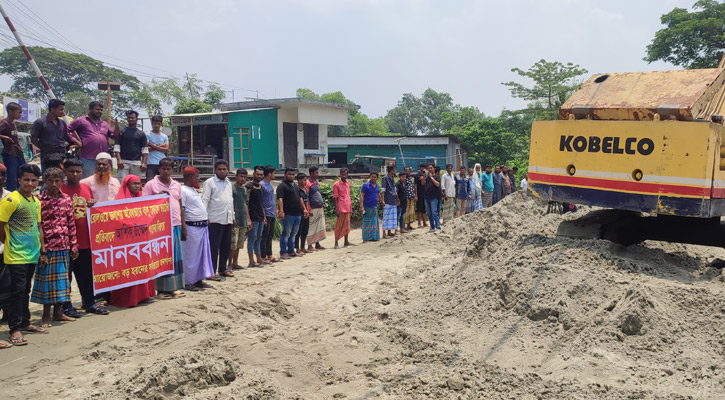 ব্রাহ্মণবাড়িয়ায় রেলওয়ের জলাশয় ভরাটের প্রতিবাদ এলাকাবসীর