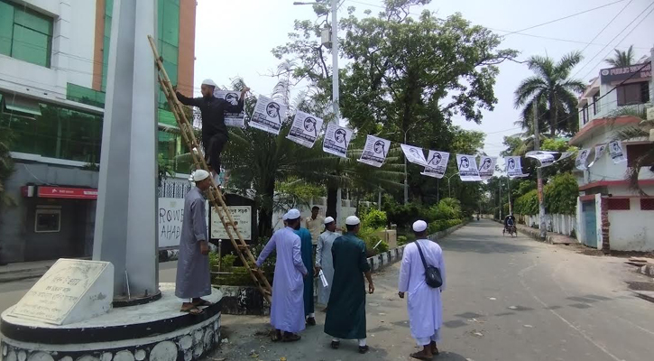 বিসিসি নির্বাচন: প্রতীক পেয়েই পোস্টার লাগাতে ব্যস্ত প্রার্থীর কর্মীরা