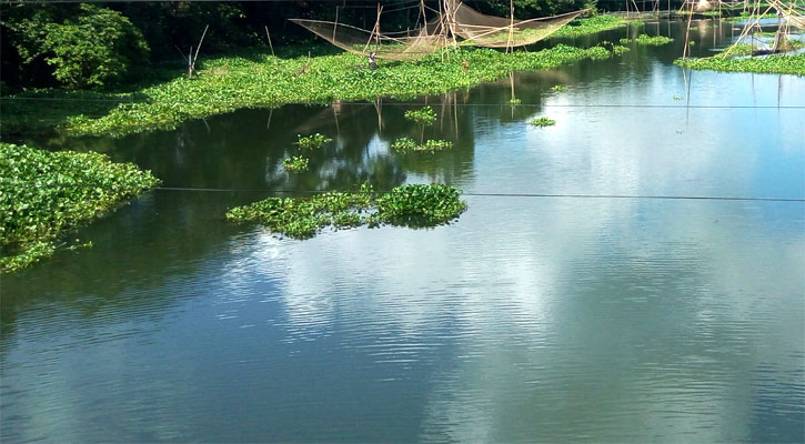 নবগঙ্গা নদীতে ডুব দিয়ে আর ওঠেনি যুবক