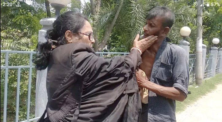 নারী আইনজীবীর নির্যাতনের শিকার সেই রিকশাচালক পেলেন ইজিবাইক