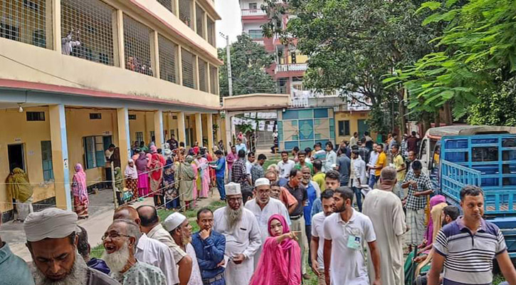 শান্তিপূর্ণ পরিবেশে চলছে রাসিক নির্বাচনের ভোটগ্রহণ