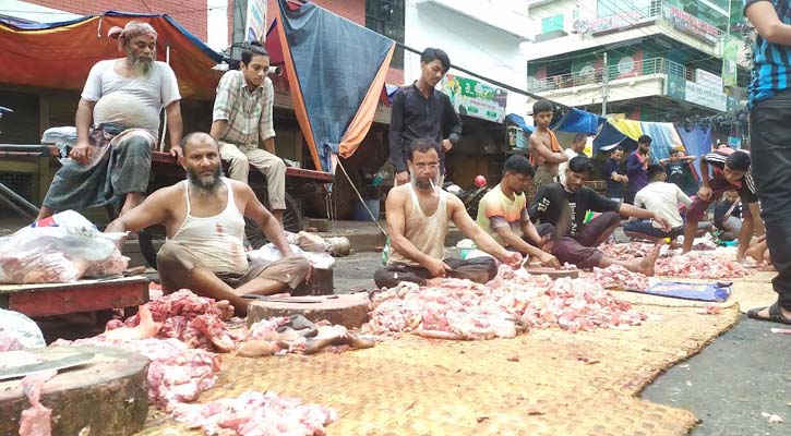 কারওয়ান বাজারে  মাংসের কেজি ২০০-৮০০ টাকা