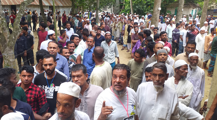 দেবিদ্বার পৌরসভা নির্বাচন: ইভিএমে ত্রুটির কারণে ধীরগতি