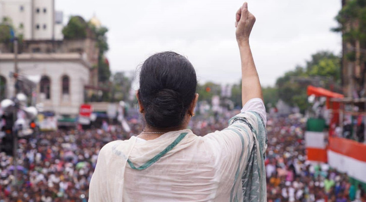 বৃষ্টিভেজা সমাবেশে মমতা বললেন ‘চেয়ার চাই না, বিজেপি বিদায় নিক’