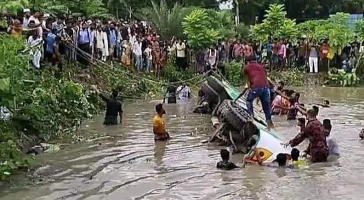 ঝালকাঠি দুর্ঘটনা: চালক হালকা লাইসেন্সে চালাতেন ভারী যান 