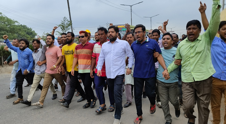 খণ্ড খণ্ড মিছিল নিয়ে সড়ক পাহারায় আ.লীগ নেতারা