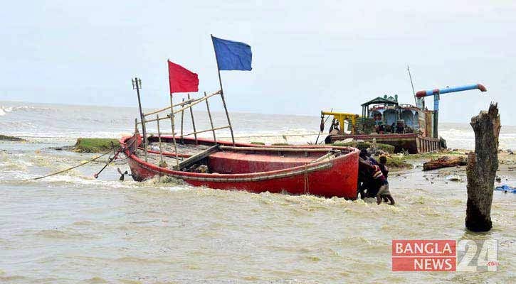 উপকূলে ঝড়ের শঙ্কা, সমুদ্রবন্দরে তিন নম্বর সংকেত