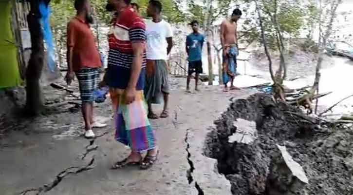 গাবুরায় খোলপেটুয়ার বেড়িবাঁধে ফের ভাঙন, আতঙ্কে এলাকাবাসী