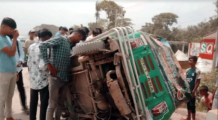 আশুগঞ্জে কাভার্ডভ্যানের চাপায় অটোরিকশার তিন যাত্রী নিহত 