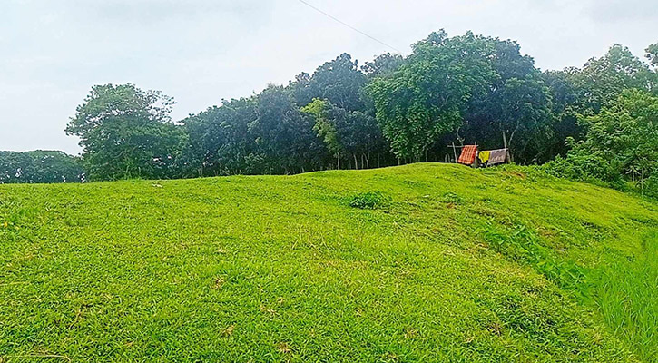 ‘কমলা রাণী দিঘী’র অস্তিত্ব রক্ষার আকুতি এলাকাবাসীর