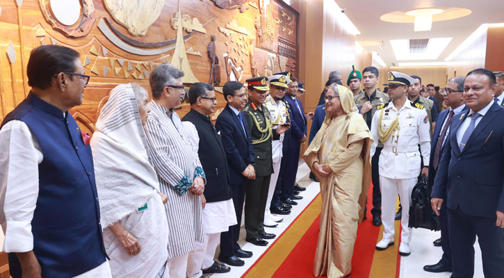 দিল্লি গেলেন প্রধানমন্ত্রী, বিকেলে মোদির সঙ্গে বৈঠক