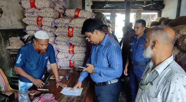 বেশি দামে ডিম ও পেঁয়াজ বিক্রি, ৬ প্রতিষ্ঠানকে জরিমানা