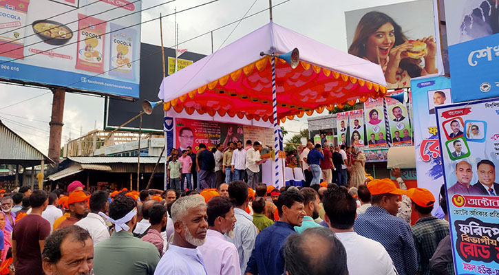 গোয়ালন্দে চলছে বিএনপির ফরিদপুর বিভাগীয় রোড মার্চের পথ সভা