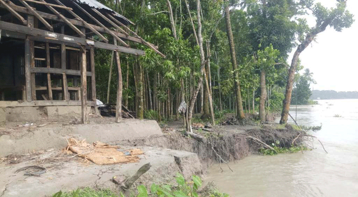 সুগন্ধা নদীতে বিলীন বিধবা আকলিমার শেষ সম্বল