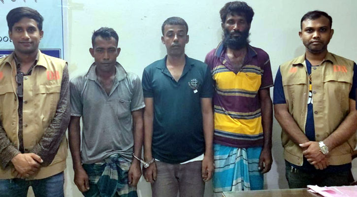 মানিকগঞ্জে পাঁচ লাখ টাকার হেরোইন জব্দ, আটক তিন