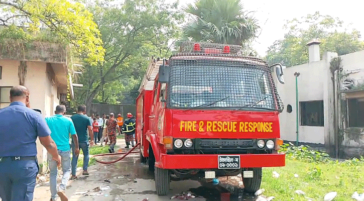 টাঙ্গাইলে হাসপাতাল বর্জ্য-ব্যবস্থাপনা ঘরে আগুন, একঘণ্টা পর নিয়ন্ত্রণে  