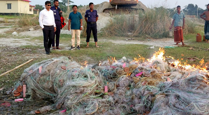 শিবচরের পদ্মায় অভিযান, ৫ জেলের সাজা-জাল জব্দ